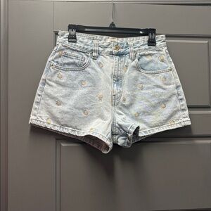 🌸 cotton:on beautiful floral Denim Jean shorts 🌸 Light wash with embroidery